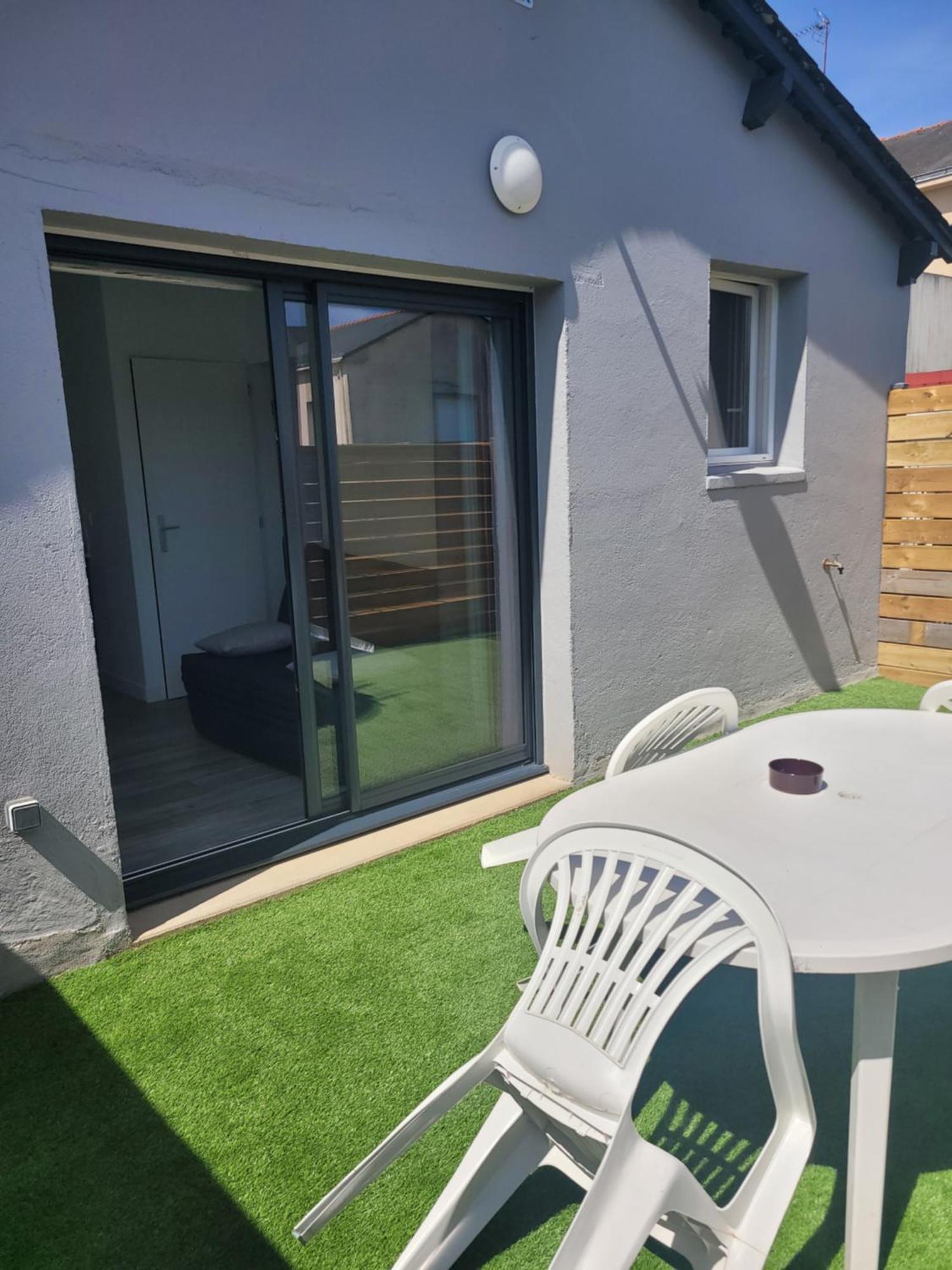 Le Studio Saint-Pierre-Montlimart Exterior foto